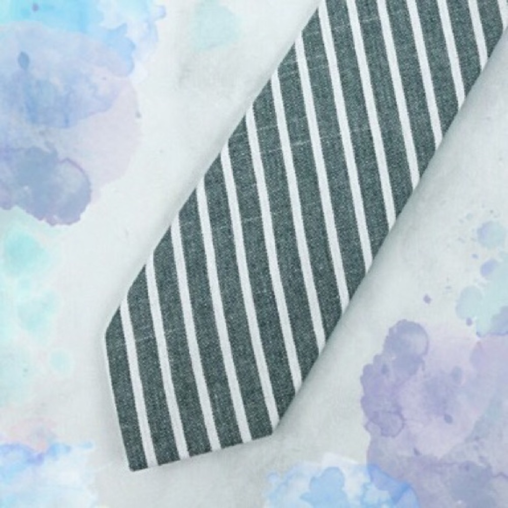 An Ivy grey and white linen necktie